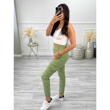 Pantalon cargo taille froncée avec élastique et 3 boutons décoratifs