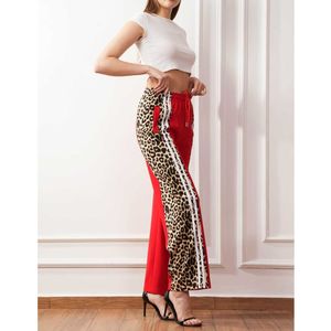 Pantalon sporty-chic avec bandes léopard et rayures sur les côtés