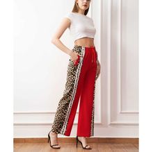 Pantalon sporty-chic avec bandes léopard et rayures sur les côtés