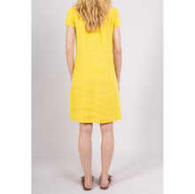 Robe 100 % Lin à Fines Rayures – Élégance Naturelle au Quotidien