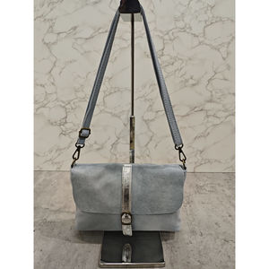 Sac bandoulière zippé en cuir toucher daim à fermeture par rabat aimanté