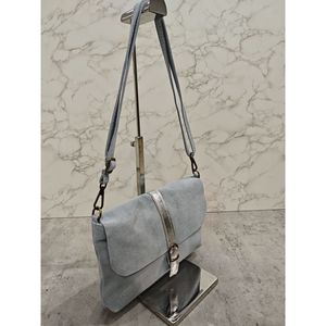 Sac bandoulière zippé en cuir toucher daim à fermeture par rabat aimanté