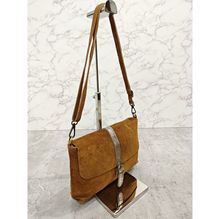 Sac bandoulière zippé en cuir toucher daim à fermeture par rabat aimanté