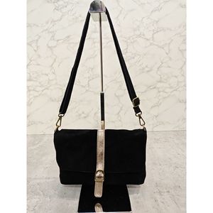 Sac bandoulière zippé en cuir toucher daim à fermeture par rabat aimanté