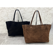 Sac cabas en croûte de cuire porté épaule avec un aspect  velouté et souple