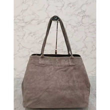 Sac cabas en croûte de cuire porté épaule avec un aspect  velouté et souple