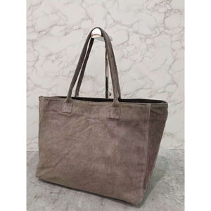 Sac cabas en croûte de cuire porté épaule avec un aspect  velouté et souple