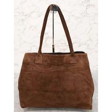 Sac cabas en croûte de cuire porté épaule avec un aspect  velouté et souple