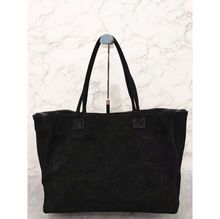 Sac cabas en croûte de cuire porté épaule avec un aspect  velouté et souple