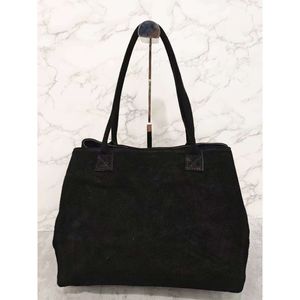 Sac cabas en croûte de cuire porté épaule avec un aspect  velouté et souple