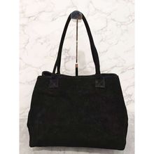 Sac cabas en croûte de cuire porté épaule avec un aspect  velouté et souple