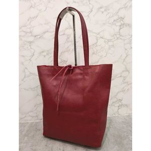 Sac cabas en cuir de vachette grainé à lien de serrage discret