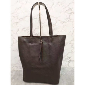 Sac cabas en cuir de vachette grainé à lien de serrage discret