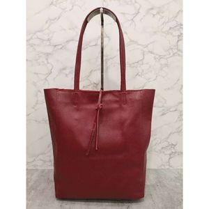 Sac cabas en cuir de vachette grainé à lien de serrage discret