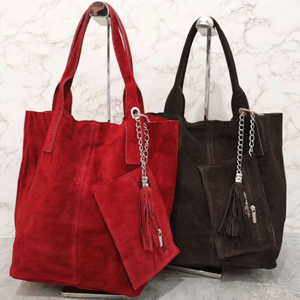 Cabas en cuir avec une trousse assortie et de pompon décoratif