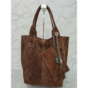 Cabas en cuir avec une trousse assortie et de pompon décoratif