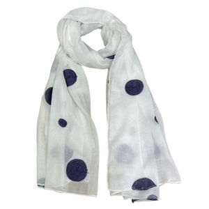 Écharpe en gros pois coloré sur un fond coloré