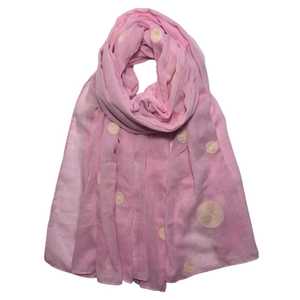 Écharpe en gros pois coloré sur un fond coloré