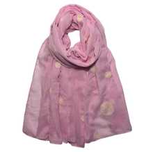 Écharpe en gros pois coloré sur un fond coloré