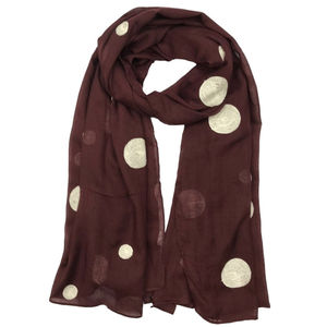 Écharpe en gros pois coloré sur un fond coloré