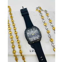 Montre bracelet  à boitier forme tonneau sur bracelet en silicone