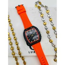 Montre bracelet  à boitier forme tonneau sur bracelet en silicone