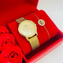 Coffret rouge avec roses : montre cerclée à lanière dorée + bijoux en acier