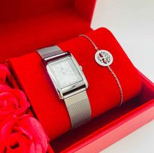 Coffret rouge d'une montre carrée à lanière milanais argent + bracelet en acier