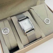 Coffret taupe d'une montre carrée à lanière milanais argent + bijoux en acier