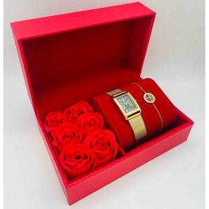 Coffret rouge d'une montre à chiffres romains dorée + bracelet en acier