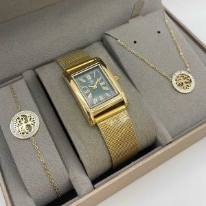 coffret taupe d'une montre à chiffres romains dorée + bijoux en acier