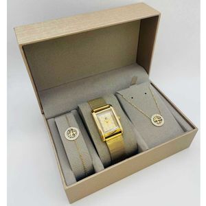 coffret taupe d'une montre à chiffres romains dorée + bijoux en acier