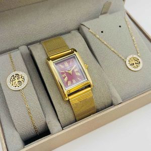 coffret taupe d'une montre à chiffres romains dorée + bijoux en acier