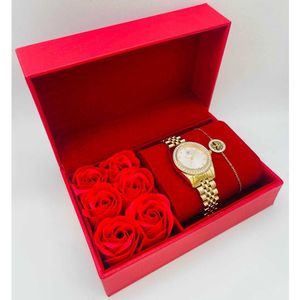 Coffret rouge : montre arrondie sertis de strass  doré + bracelet en acier