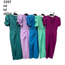 Robe de cérémonie mi-longue à manches bouffantes avec un drapée central