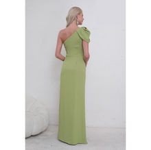 Robe de cérémonie longue asymétrique à épaule drapée et fente latérale