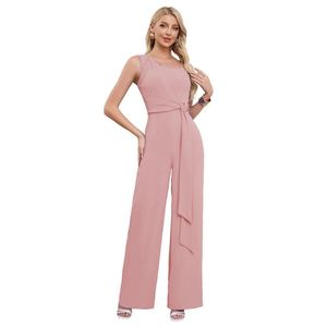 Combinaison-pantalon de soirée à taille cintrée avec ceinture à boucle