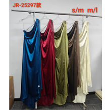 Robe longue satinnée de coupe asymétrique à une épaule et dos ouvert