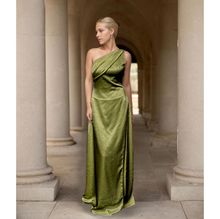 Robe longue satinnée de coupe asymétrique à une épaule et dos ouvert
