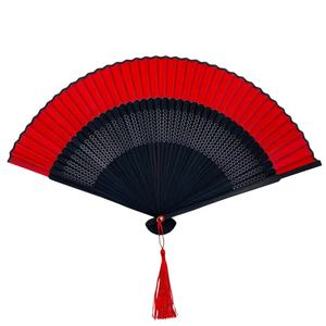 Éventail à armature bambou terminé par un gland