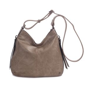 Besace en cuir synthétique avec des zips latéraux décoratifs