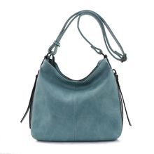 Besace en cuir synthétique avec des zips latéraux décoratifs