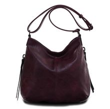 Besace en cuir synthétique avec des zips latéraux décoratifs