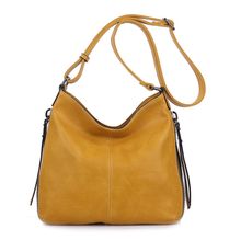 Besace en cuir synthétique avec des zips latéraux décoratifs