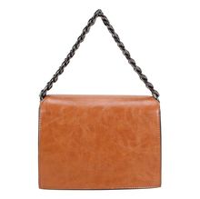 Sac pochette à rabat structuré avec chaînette et fermoir métallique