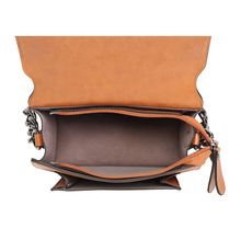 Sac pochette à rabat structuré avec chaînette et fermoir métallique