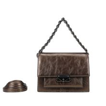 Sac pochette à rabat structuré avec chaînette et fermoir métallique