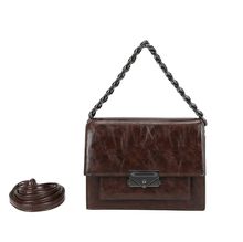 Sac pochette à rabat structuré avec chaînette et fermoir métallique