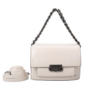 Sac pochette à rabat structuré avec chaînette et fermoir métallique