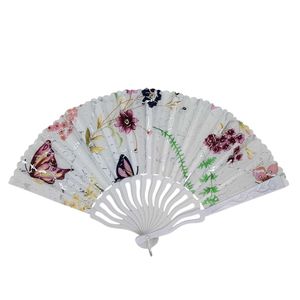 Éventail scintillante à motif papillons colorés et des fleuries sur fond blanc texturé